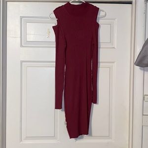 A fitting maxi dress! Never worn. No damage.